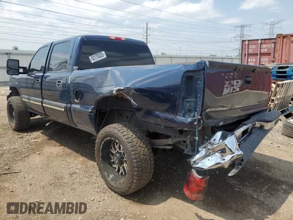 2005 Chevrolet Silverado 2500HD LS with VIN 1GCHK23225F811678, listed as a Copart auction lot 62179325 with 240,366 mi miles and Salvage title. Bid and sale history available at DreamBid. Image 2.