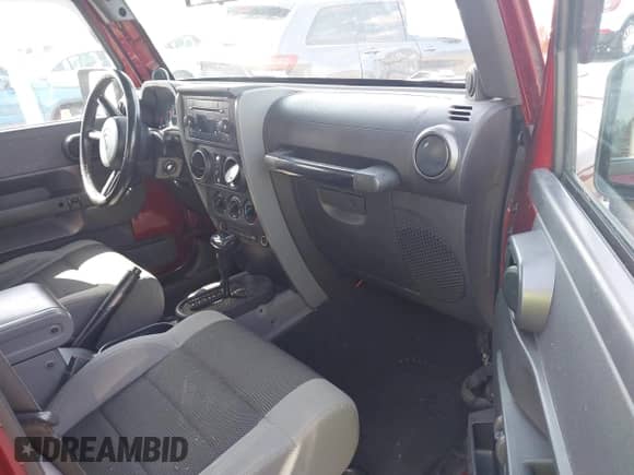 2007 Jeep Wrangler Unlimited X с VIN 1J4GA39167L129128, выставлен на аукционе IAAI как лот 43186265 с пробегом 151 738 миль миль и . История ставок и продаж доступна на DreamBid. Изображение 5.