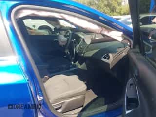 2017 Chevrolet Cruze LT z VIN 1G1BE5SM8H7109406, wystawiony jako IAAI lot #43121216 z przebiegiem 99 075 mil mil oraz . Historia ofert i sprzedaży dostępna na DreamBid. Obrazek 5.