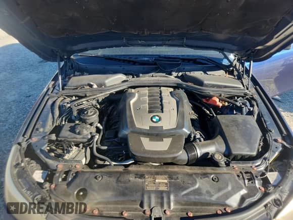 2008 BMW 5 Series 550i z VIN WBANW53578CT54274, wystawiony jako Copart lot #82470835 z przebiegiem 148 117 mil mil oraz Czysty tytuł • Clean title. Historia ofert i sprzedaży dostępna na DreamBid. Obrazek 11.