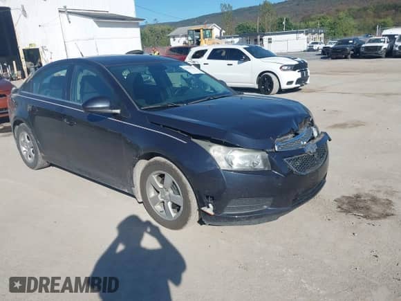 2014 Chevrolet Cruze 1LT с VIN 1G1PC5SB9E7408389, выставлен на аукционе IAAI как лот 43377791 с пробегом 127 080 миль миль и . История ставок и продаж доступна на DreamBid. Изображение 1.