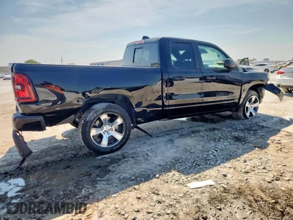 2025 Ram 1500 Tradesman z VIN 1C6RRFCGXSN684190, wystawiony jako Copart lot #69588835 z przebiegiem 12 423 mil mil oraz Szkoda całkowita • Salvage title. Historia ofert i sprzedaży dostępna na DreamBid. Obrazek 3.