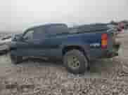 2002 GMC Sierra 1500 SLE z VIN 2GTEK19T121342261, wystawiony jako Copart lot #82139515 z przebiegiem 140 547 mil mil oraz Czysty tytuł • Clean title. Historia ofert i sprzedaży dostępna na DreamBid. Obrazek 2.