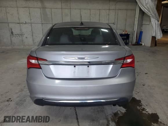 2013 Chrysler 200 Touring z VIN 1C3CCBBB2DN585014, wystawiony jako Copart lot #86881565 z przebiegiem 95 177 mil mil oraz Szkoda całkowita • Salvage title. Historia ofert i sprzedaży dostępna na DreamBid. Obrazek 6.