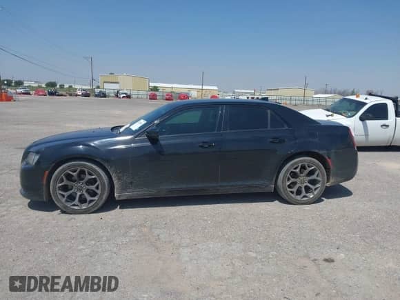 2015 Chrysler 300 S с VIN 2C3CCABG8FH756463, выставлен на аукционе IAAI как лот 42378163 с пробегом 116 103 миль миль и . История ставок и продаж доступна на DreamBid. Изображение 14.