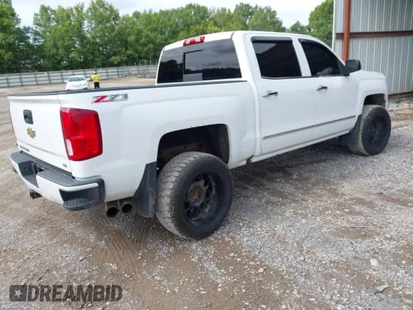 2017 Chevrolet Silverado 1500 LTZ z VIN 3GCUKSEJ3HG127857, wystawiony jako IAAI lot #42887256 z przebiegiem 191 237 mil mil oraz . Historia ofert i sprzedaży dostępna na DreamBid. Obrazek 4.
