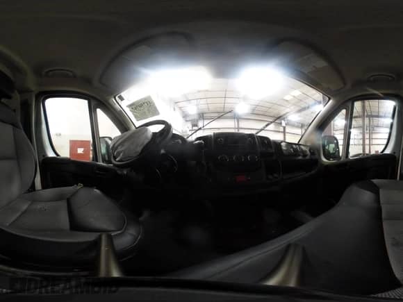 2017 Ram ProMaster Cargo z VIN 3C6URVJG8HE518674, wystawiony jako IAAI lot #41759762 z przebiegiem 65 855 mil mil oraz . Historia ofert i sprzedaży dostępna na DreamBid. Obrazek 20.