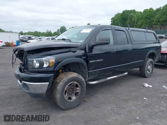 2006 Dodge 2500 SLT z VIN 3D7KS28D26G113044, wystawiony jako IAAI lot #42308656 z przebiegiem 176 245 mil mil oraz . Historia ofert i sprzedaży dostępna na DreamBid. Obrazek 17.