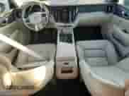 2024 Volvo S60 Plus Dark Theme z VIN 7JRL12FL3RG315372, wystawiony jako Copart lot #76577784 z przebiegiem 791 mil mil oraz Szkoda całkowita • Salvage title. Historia ofert i sprzedaży dostępna na DreamBid. Obrazek 8.