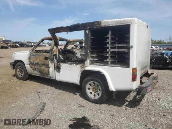 2003 Chevrolet Silverado 1500 Work Truck с VIN 1GCEC14X33Z350572, выставлен на аукционе Copart как лот 68664425 с пробегом Не указан миль и На запчасти • Non repairable. История ставок и продаж доступна на DreamBid. Изображение 2.