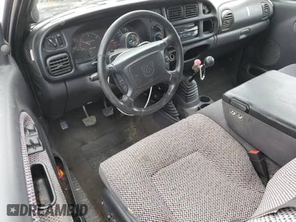 2002 Dodge 3500 с VIN 3B7MF33C62M221710, выставлен на аукционе Copart как лот 63832994 с пробегом 301 153 миль миль и Чистый • Clean title. История ставок и продаж доступна на DreamBid. Изображение 8.