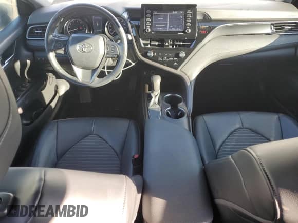 2021 Toyota Camry SE z VIN 4T1G11AKXMU572897, wystawiony jako Copart lot #83966645 z przebiegiem 52 640 mil mil oraz Czysty tytuł • Clean title. Historia ofert i sprzedaży dostępna na DreamBid. Obrazek 8.