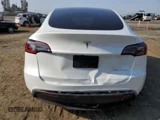 2024 Tesla Model Y Long Range with VIN 7SAYGAEE0RF015544, listed as a Copart auction lot 62888794 with 13,774 mi miles and Salvage title. Bid and sale history available at DreamBid. Image 6.