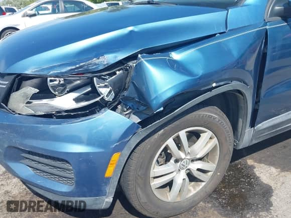 2017 Volkswagen Tiguan S с VIN WVGBV7AX7HK011930, выставлен на аукционе IAAI как лот 43126655 с пробегом 136 909 миль миль и . История ставок и продаж доступна на DreamBid. Изображение 6.