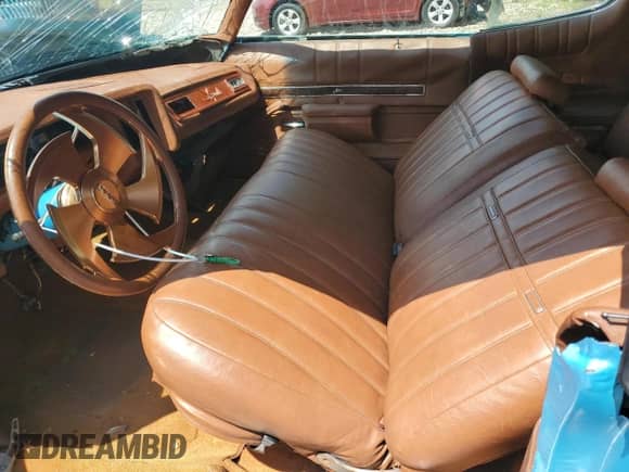 1971 Chevrolet Impala z VIN 164471T101557, wystawiony jako Copart lot #62099015 z przebiegiem Nie podano mil oraz Nie do naprawy • Non repairable. Historia ofert i sprzedaży dostępna na DreamBid. Obrazek 7.