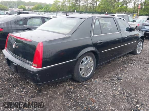 2006 Cadillac DTS Professional with VIN 1GEEH96Y06U550906, listed as a IAAI auction lot 42263989 with Not provided miles and . Bid and sale history available at DreamBid. Image 4.
