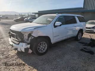 2022 Chevrolet Suburban LT z VIN 1GNSCCKD3NR309666, wystawiony jako Copart lot #58247385 z przebiegiem Nie podano mil oraz Szkoda całkowita • Salvage title. Historia ofert i sprzedaży dostępna na DreamBid. Obrazek 1.