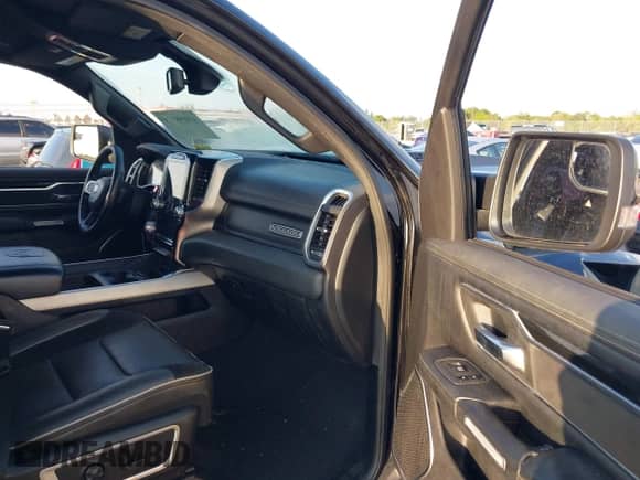 2019 Ram 1500 Laramie with VIN 1C6RREJT7KN792423, listed as a IAAI auction lot 43058571 with 118,086 mi miles and . Bid and sale history available at DreamBid. Image 5.