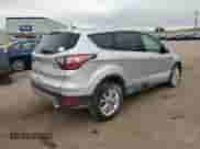 2017 Ford Escape SE z VIN 1FMCU9GD2HUE66060, wystawiony jako Copart lot #66944705 z przebiegiem 102 650 mil mil oraz Szkoda całkowita • Salvage title. Historia ofert i sprzedaży dostępna na DreamBid. Obrazek 3.