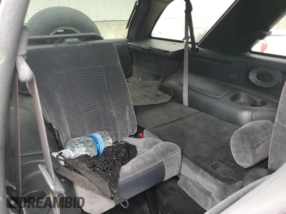 2001 Chevrolet Blazer LS z VIN 1GNCT18W61K158519, wystawiony jako Copart lot #50435495 z przebiegiem Nie podano mil oraz Nie do naprawy • Non repairable. Historia ofert i sprzedaży dostępna na DreamBid. Obrazek 11.