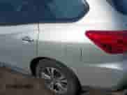 2019 Nissan Pathfinder S z VIN 5N1DR2MNXKC629366, wystawiony jako IAAI lot #42943140 z przebiegiem 165 192 mil mil oraz . Historia ofert i sprzedaży dostępna na DreamBid. Obrazek 19.