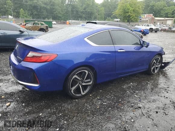 2017 Honda Accord Touring with VIN 1HGCT2B01HA004479, listed as a Copart auction lot 58555375 with 101,678 mi miles and Salvage title. Bid and sale history available at DreamBid. Image 3.