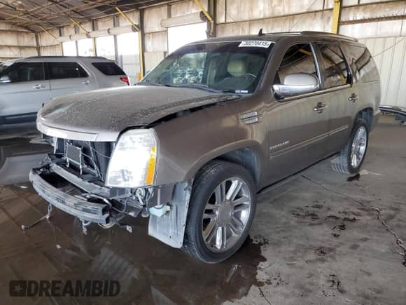 2012 Cadillac Escalade Premium с VIN 1GYS4CEF9CR225037, выставлен на аукционе Copart как лот 50270415 с пробегом 172 483 миль миль и Списание • Salvage title. История ставок и продаж доступна на DreamBid. Изображение 1.