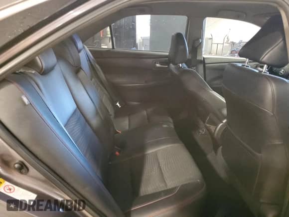 2015 Toyota Camry SE z VIN 4T1BF1FK2FU005560, wystawiony jako Copart lot #85712705 z przebiegiem 103 547 mil mil oraz Szkoda całkowita • Salvage title. Historia ofert i sprzedaży dostępna na DreamBid. Obrazek 10.