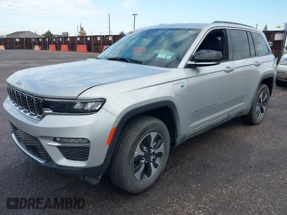 2024 Jeep Grand Cherokee with VIN 1C4RJYB69RC120525, listed as a IAAI auction lot 43249084 with Not provided miles and . Bid and sale history available at DreamBid. Image 17.