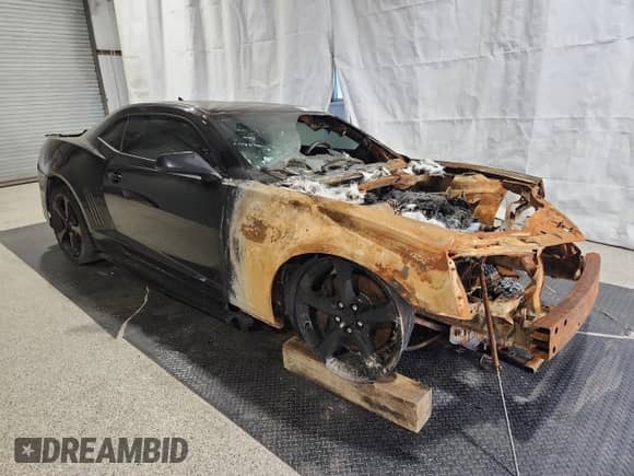 2015 Chevrolet Camaro SS z VIN 2G1FG1EW1F9231652, wystawiony jako Copart lot #69433035 z przebiegiem Nie podano mil oraz Czysty tytuł • Clean title. Historia ofert i sprzedaży dostępna na DreamBid. Obrazek 4.