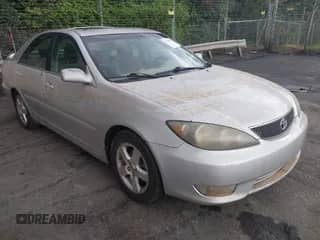 2005 Toyota Camry STD с VIN 4T1BE32K05U541393, выставлен на аукционе IAAI как лот 42708964 с пробегом Не указан миль и . История ставок и продаж доступна на DreamBid. Изображение 1.