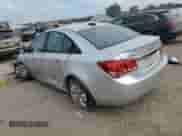 2015 Chevrolet Cruze LS z VIN 1G1PA5SH1F7212524, wystawiony jako Copart lot #81826355 z przebiegiem 174 378 mil mil oraz Szkoda całkowita • Salvage title. Historia ofert i sprzedaży dostępna na DreamBid. Obrazek 2.