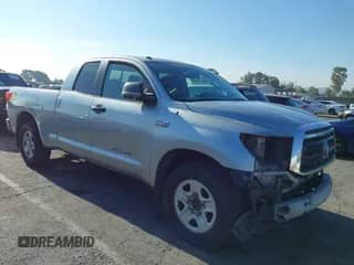 2012 Toyota Tundra z VIN 5TFRY5F1XCX116329, wystawiony jako IAAI lot #42983010 z przebiegiem 295 048 mil mil oraz . Historia ofert i sprzedaży dostępna na DreamBid. Obrazek 1.
