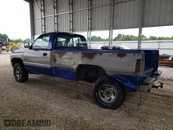 1996 Dodge 1500 с VIN 1B7HF16Y4TS564098, выставлен на аукционе Copart как лот 57832175 с пробегом 158 128 миль миль и Списание • Salvage title. История ставок и продаж доступна на DreamBid. Изображение 2.