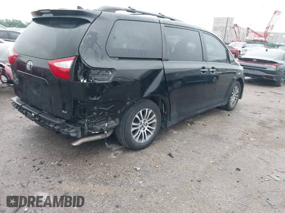 2019 Toyota Sienna XLE Auto Access Seat with VIN 5TDYZ3DC2KS977512, listed as a IAAI auction lot 42437255 with 41,877 mi miles and . Bid and sale history available at DreamBid. Image 4.