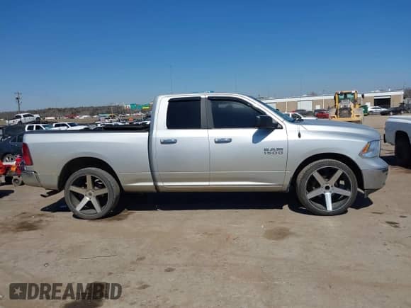 2018 Ram 1500 SLT with VIN 1C6RR6GG7JS303857, listed as a IAAI auction lot 41779748 with 153,289 mi miles and . Bid and sale history available at DreamBid. Image 13.