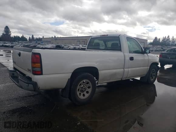2007 GMC Sierra 1500 Work Truck z VIN 3GTEC14X57G232125, wystawiony jako Copart lot #49252655 z przebiegiem 303 880 mil mil oraz Szkoda całkowita • Salvage title. Historia ofert i sprzedaży dostępna na DreamBid. Obrazek 3.