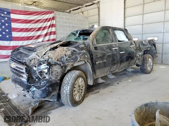 2022 Chevrolet Silverado 3500HD High Country z VIN 1GC4YVEY9NF165555, wystawiony jako Copart lot #57947164 z przebiegiem 46 706 mil mil oraz Szkoda całkowita • Salvage title. Historia ofert i sprzedaży dostępna na DreamBid. Obrazek 1.