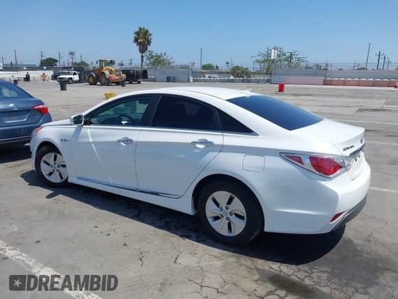 2015 Hyundai Sonata z VIN KMHEC4A4XFA128590, wystawiony jako IAAI lot #42598445 z przebiegiem 82 884 mil mil oraz . Historia ofert i sprzedaży dostępna na DreamBid. Obrazek 3.