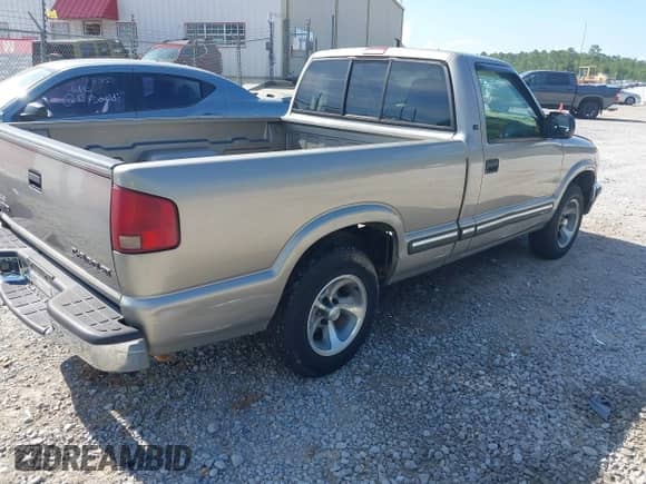 2003 Chevrolet S-10 LS с VIN 1GCCS14H238126072, выставлен на аукционе IAAI как лот 42737624 с пробегом Не указан миль и . История ставок и продаж доступна на DreamBid. Изображение 4.