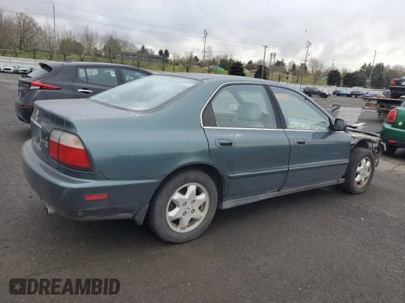 1996 Honda Accord EX z VIN 1HGCE6675TA000680, wystawiony jako Copart lot #45892315 z przebiegiem 232 819 mil mil oraz Czysty tytuł • Clean title. Historia ofert i sprzedaży dostępna na DreamBid. Obrazek 3.