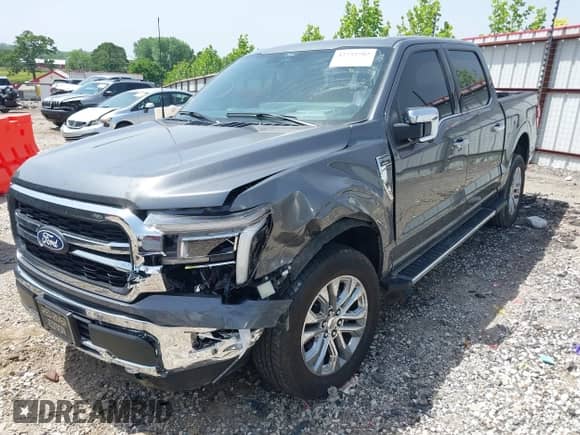 2024 Ford F-150 Lariat z VIN 1FTFW5L57RFB58262, wystawiony jako IAAI lot #42255702 z przebiegiem 4 763 mil mil oraz . Historia ofert i sprzedaży dostępna na DreamBid. Obrazek 18.