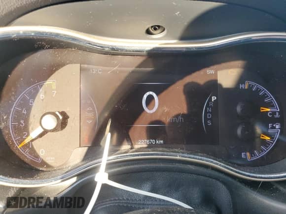 2015 Jeep Grand Cherokee Altitude z VIN 1C4RJFAG8FC730460, wystawiony jako Copart lot #70811055 z przebiegiem 227 670 mil mil oraz Czysty tytuł • Clean title. Historia ofert i sprzedaży dostępna na DreamBid. Obrazek 9.