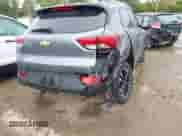 2022 Chevrolet TrailBlazer LT z VIN KL79MPSL9NB081682, wystawiony jako IAAI lot #43275584 z przebiegiem 67 915 mil mil oraz . Historia ofert i sprzedaży dostępna na DreamBid. Obrazek 6.