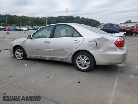 2005 Toyota Camry STD with VIN 4T1BE32K95U567703, listed as a Copart auction lot 70098995 with 141,812 mi miles and Salvage title. Bid and sale history available at DreamBid. Image 2.
