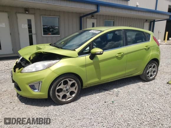 2011 Ford Fiesta SES z VIN 3FADP4FJ9BM186003, wystawiony jako Copart lot #62401805 z przebiegiem 158 599 mil mil oraz Szkoda całkowita • Salvage title. Historia ofert i sprzedaży dostępna na DreamBid. Obrazek 1.