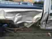 2002 GMC Sierra 1500 z VIN 1GTEC14W22Z240649, wystawiony jako Copart lot #42958365 z przebiegiem 105 857 mil mil oraz Szkoda całkowita • Salvage title. Historia ofert i sprzedaży dostępna na DreamBid. Obrazek 10.