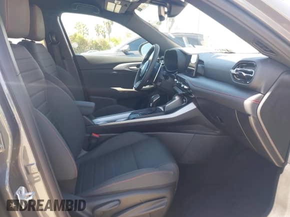 2024 Dodge Hornet R/T z VIN ZACPDFCW9R3A33003, wystawiony jako IAAI lot #42021334 z przebiegiem 31 154 mil mil oraz . Historia ofert i sprzedaży dostępna na DreamBid. Obrazek 5.