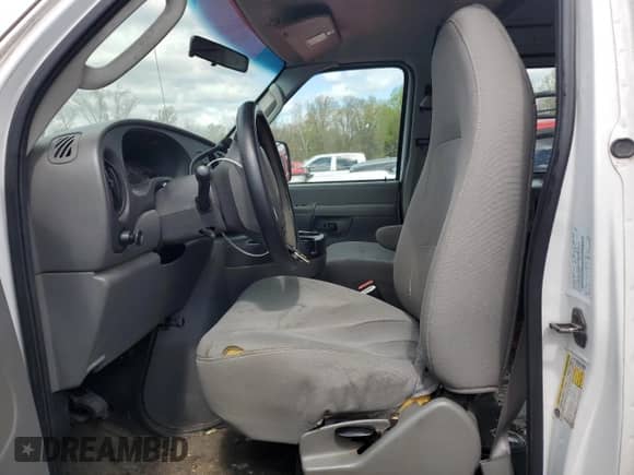 2007 Ford Econoline Cargo Commercial с VIN 1FTNE24W07DA34735, выставлен на аукционе Copart как лот 48188525 с пробегом 229 874 миль миль и Списание • Salvage title. История ставок и продаж доступна на DreamBid. Изображение 7.