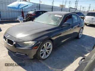 2013 BMW 3 Series 335i с VIN WBA3A9G51DNP35835, выставлен на аукционе Copart как лот 71044475 с пробегом 141 720 миль миль и Списание • Salvage title. История ставок и продаж доступна на DreamBid. Изображение 1.